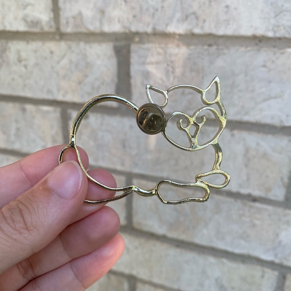 Gold Tone Cat Pin - Picture 4 of 5